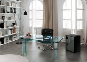 LLT | Bureau en verre FIAM Italia design Dante O. Benini et Luca Gonzo, plateau 15 mm biseauté avec piétement soudé, fixations en acier inoxydable, sur mesure, disponible chez D-Style Interior.