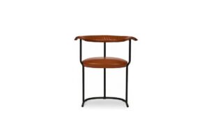 Numa chaise d’Amura Lab allie élégance romaine et modernité épurée dans une structure métallique fluide et intemporelle. Disponible chez D-Style Interior.