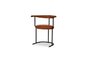 Numa chaise d’Amura Lab allie élégance romaine et modernité épurée dans une structure métallique fluide et intemporelle. Disponible chez D-Style Interior.