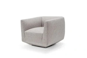 Panis fauteuil par Amura Lab allie formes généreuses, confort enveloppant et élégance artisanale italienne. Disponible chez D-Style Interior.