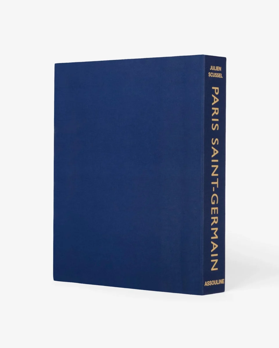 Livre design haut de gamme Paris Saint-Germain par Assouline, photographié par Julien Scussel, disponible chez D-Style Interior.