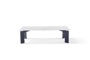 Range par Amura Lab – une table basse au design équilibré et raffiné, alliant métal, bois et marbre avec élégance italienne. Disponible chez D-Style Interior.