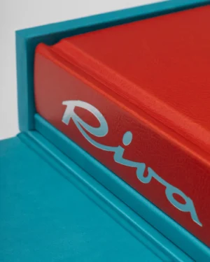 Livre design haut de gamme Riva Aquarama par Assouline, édition Ultimate sous écrin caoutchouc, disponible chez D-Style Interior.