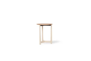 Stilt Table d’Amura Lab – une table design alliant bois massif et finitions nobles, symbole d’équilibre et de pureté italienne. Disponible chez D-Style Interior.