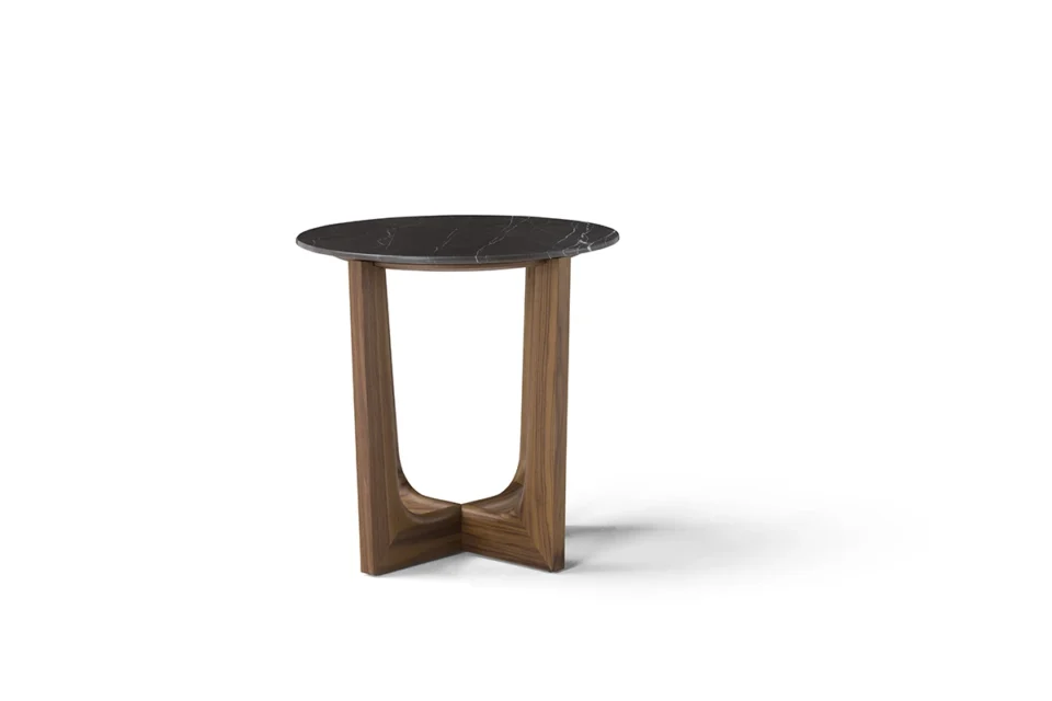 Vesta table basse design par Amura Lab – une table basse contemporaine en bois et marbre, alliant tradition italienne et modernité dans un design élégant et raffiné. Disponible chez D-Style Interior.