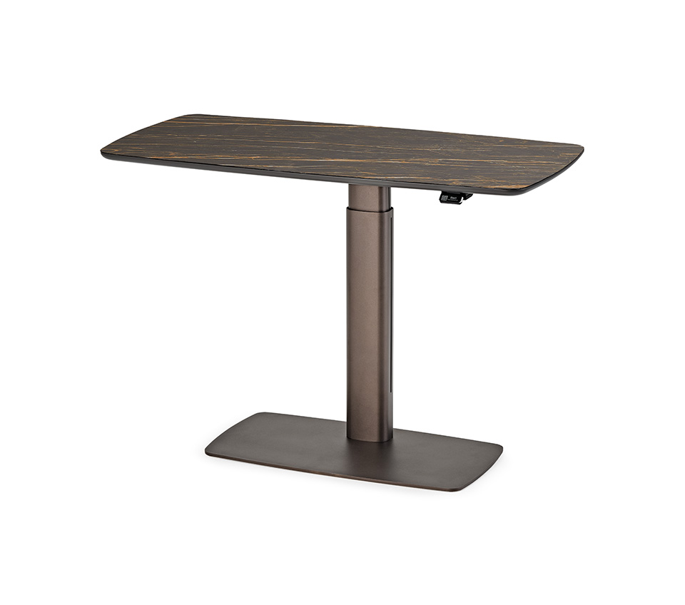 RUNNER Keramik Bureau design ajustable en hauteur avec plateau en céramique Marmi et structure en acier laqué gaufré. Disponible chez D-Style Interior.