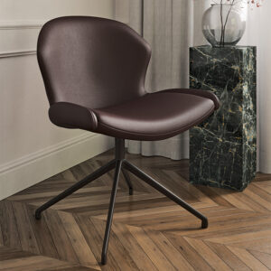 Rachel Turn Chaise pivotante avec base à 4 branches en aluminium laqué, alliant confort, élégance et design italien. Disponible chez D-Style Interior.