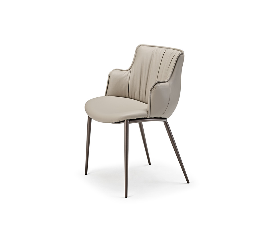 Rihanna ML Chaise de Cattelan Italia : élégance italienne, confort enveloppant et piètement en acier laqué. Disponible chez D-Style Interior.