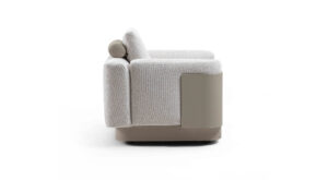 Fauteuil Necchi de Vittoria Frigerio – alliance parfaite de structure et de confort, incarnant l’élégance italienne dans un format sculptural. Disponible chez D-Style Interior.