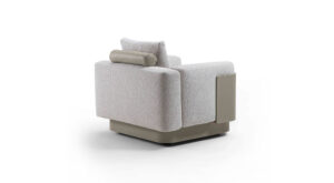 Fauteuil Necchi de Vittoria Frigerio – alliance parfaite de structure et de confort, incarnant l’élégance italienne dans un format sculptural. Disponible chez D-Style Interior.