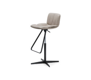 Axel X Tabouret pivotant et réglable en hauteur, avec assise rembourrée et base en métal élégante. Disponible chez D-Style Interior.