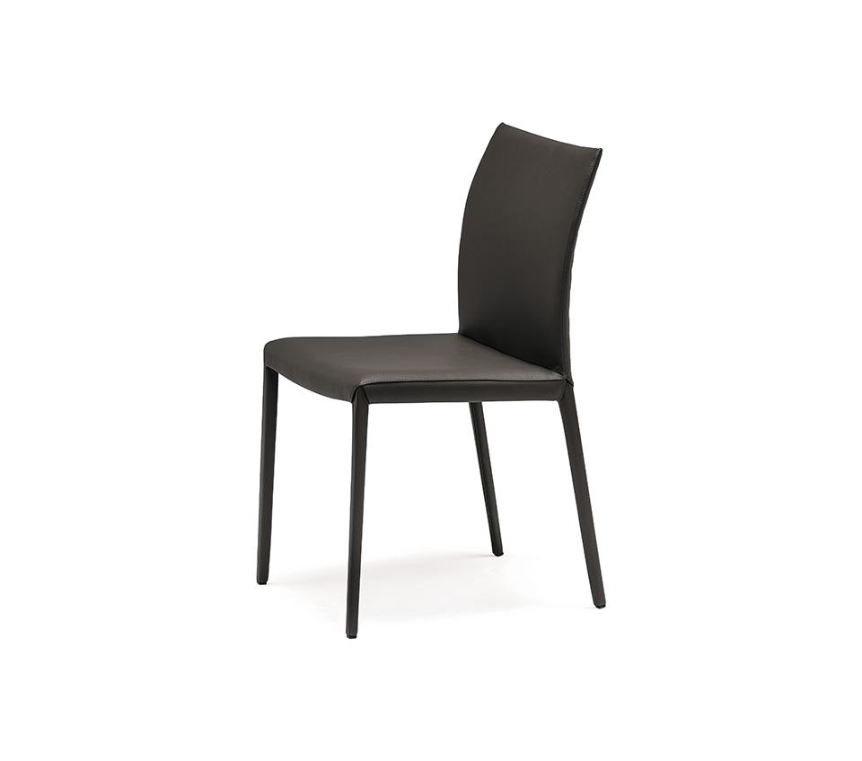 NORMA Chaise design moderne polyvalente avec structure en acier et revêtement haut de gamme. Disponible chez D-Style Interior.