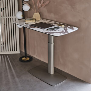 RUNNER Keramik Bureau design ajustable en hauteur avec plateau en céramique Marmi et structure en acier laqué gaufré. Disponible chez D-Style Interior.