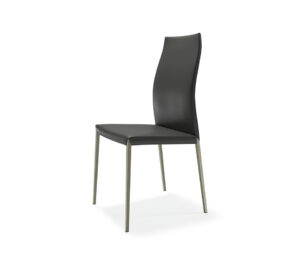 NORMA ML Couture Chaise moderne capitonnée avec structure en acier et revêtement personnalisable, élégante et confortable. Disponible chez D-Style Interior.