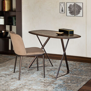 TAHITI Bureau design moderne et raffiné en bois noble et acier laqué gaufré, parfait pour les intérieurs contemporains. Disponible chez D-Style Interior.