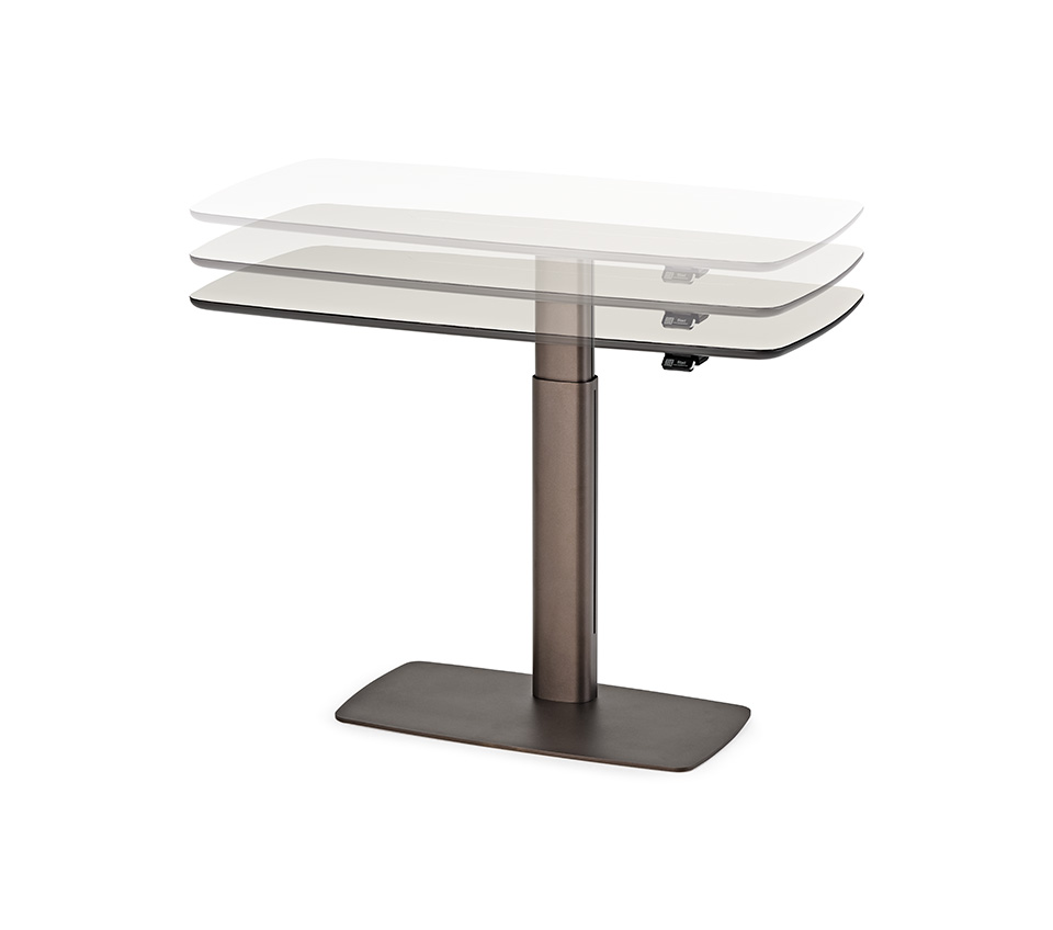 RUNNER Leather Bureau design réglable en hauteur en acier laqué gaufré et cuir haut de gamme, alliant ergonomie et élégance. Disponible chez D-Style Interior.