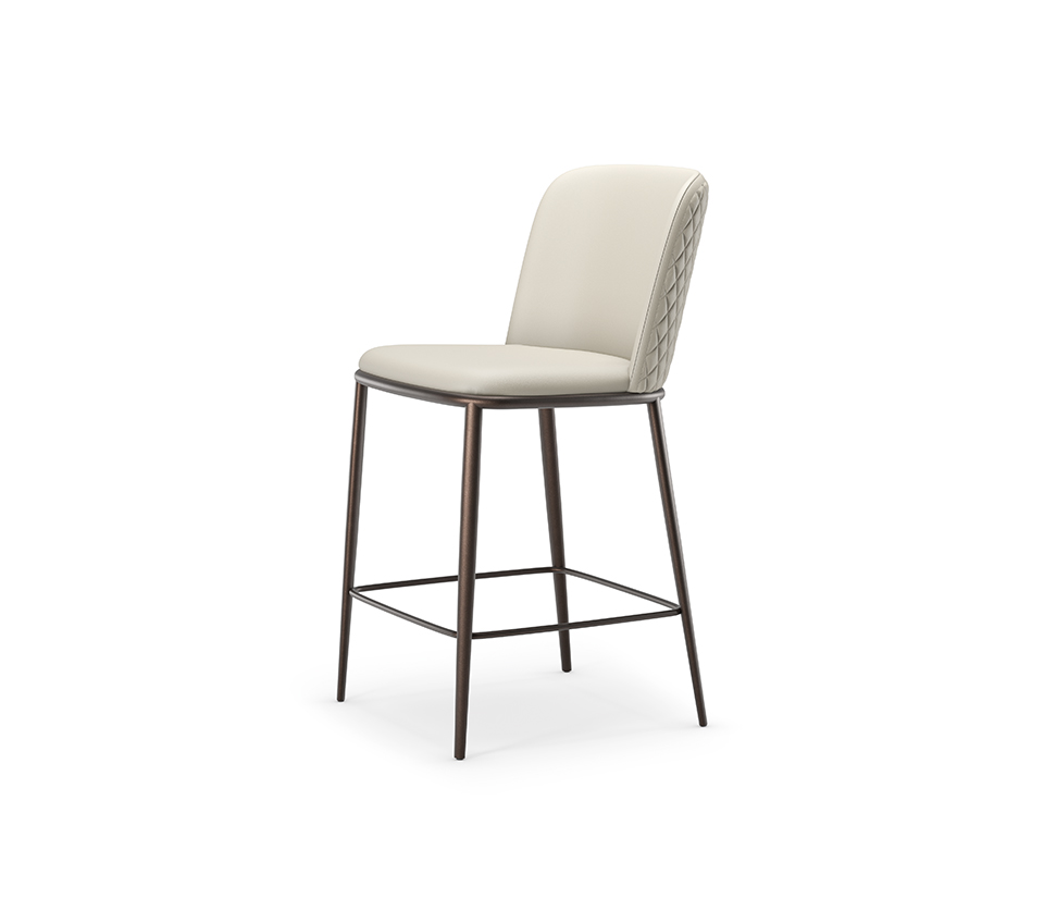 Magda ML Couture Tabouret capitonné au design raffiné et structure métallique, signé Cattelan Italia. Disponible chez D-Style Interior.