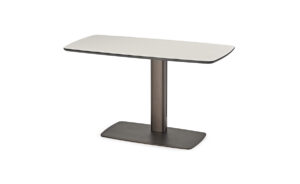 RUN Leather Bureau design compact avec base en acier laqué gaufré et plateau en cuir raffiné. Élégance et savoir-faire italien. Disponible chez D-Style Interior