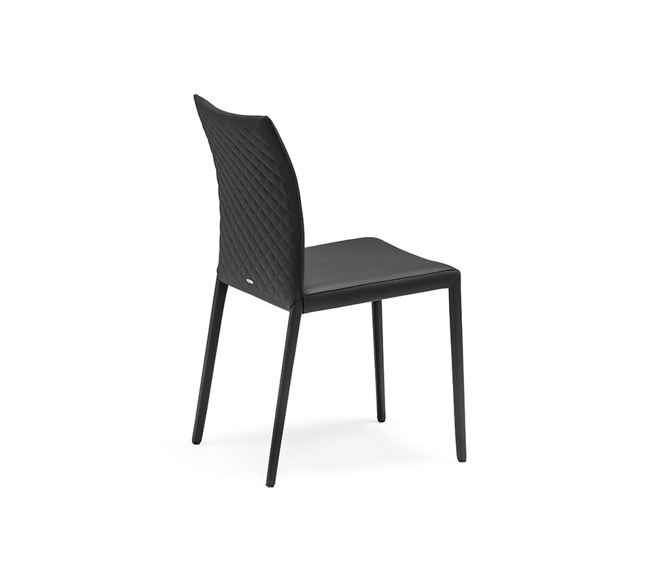 NORMA Couture Chaise moderne capitonnée avec structure en acier et revêtement haut de gamme. Disponible chez D-Style Interior.