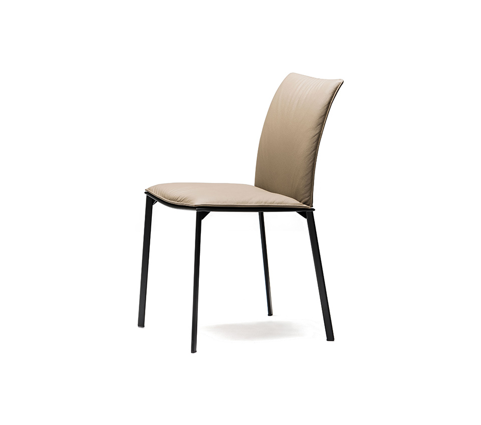 Rita Chaise design de Cattelan Italia : design minimaliste, structure en acier laqué et assise rembourrée pour un confort élégant. Disponible chez D-Style Interior.