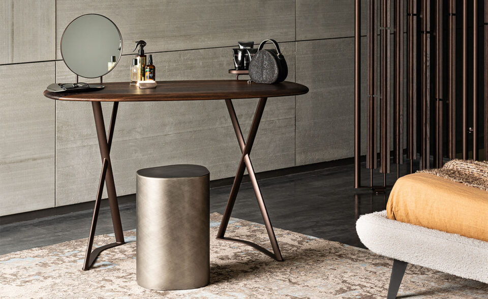 TAHITI Trousse bureau coiffeuse design en acier laqué et bois noble avec miroir ajustable – Disponible chez D-Style Interior