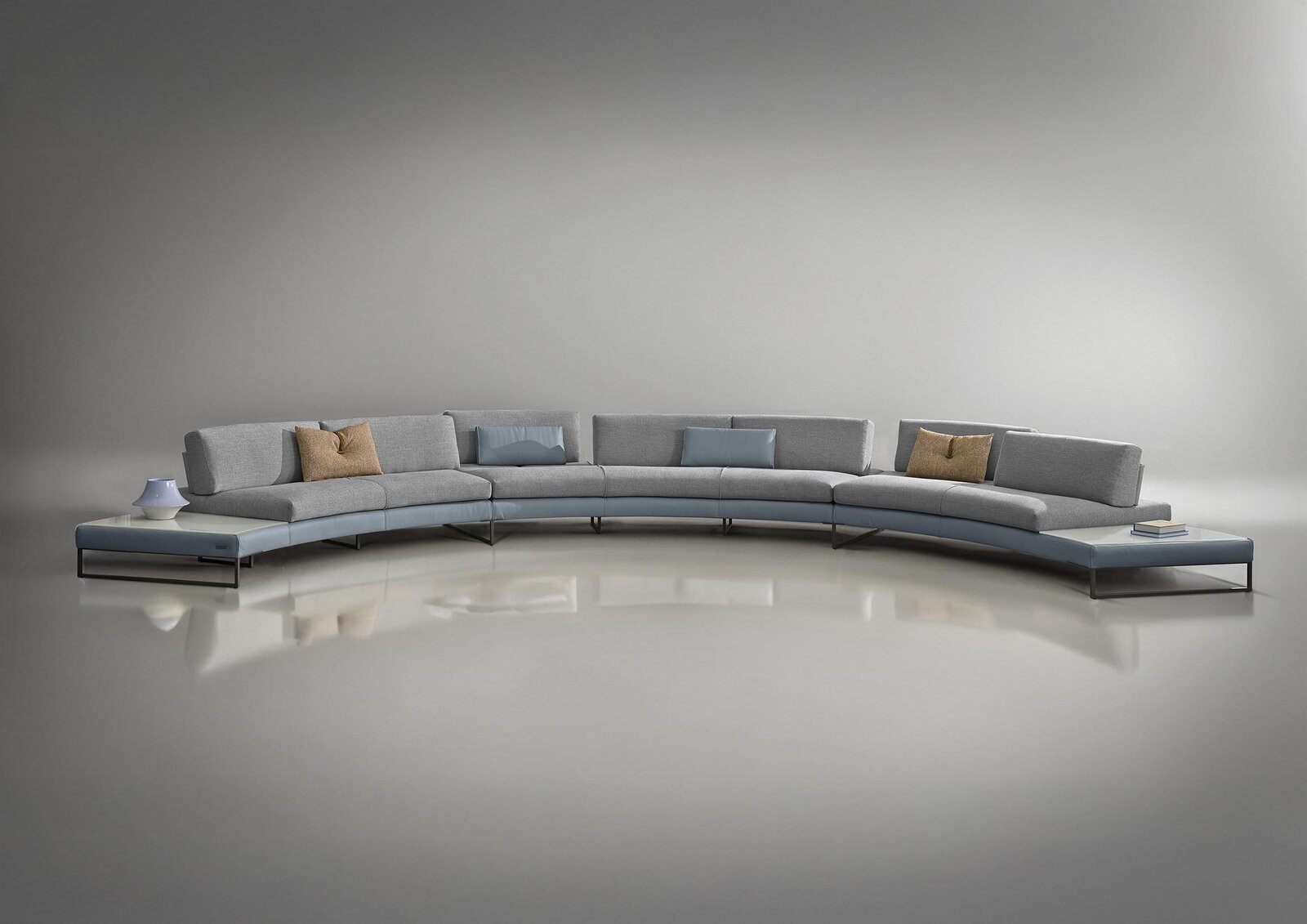 Sunset Round canapé modulable de Gamma Arredamenti, un modèle haut de gamme alliant confort, design circulaire et modularité. Disponible chez D-Style Interior.