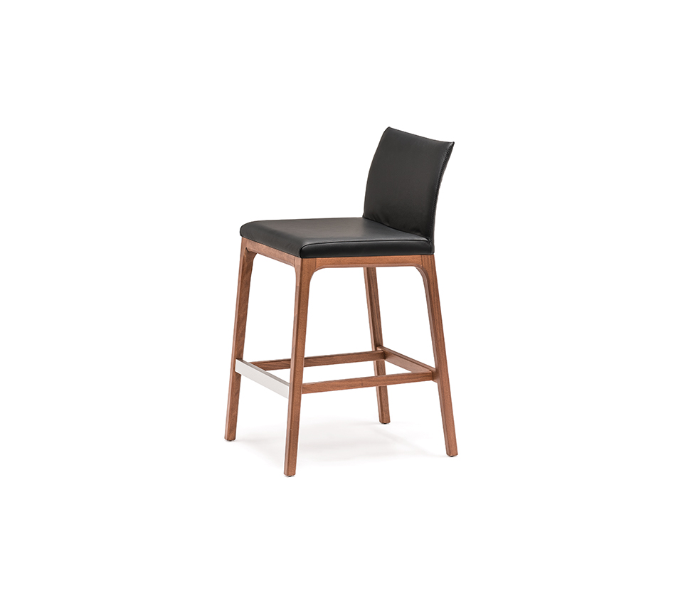 Tabouret Arcadia Couture au design élégant, assise matelassée en cuir et structure bois raffinée. Disponible chez D-Style Interior.