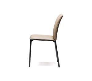 Rita Chaise design de Cattelan Italia : design minimaliste, structure en acier laqué et assise rembourrée pour un confort élégant. Disponible chez D-Style Interior.