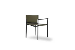 Stilt Chaise design haut de gamme Stilt d’Amura Lab en bois massif et cuir naturel, au design minimaliste, disponible chez D-Style Interior.
