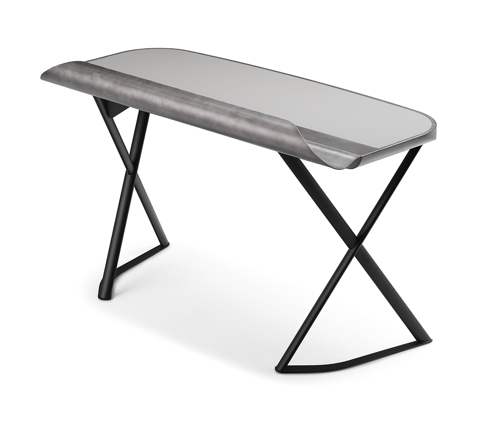 COCOON Leather Bureau design gainé de cuir, structure en acier laqué gaufré et finitions brossées exclusives signées Cattelan Italia. Disponible chez D-Style Interior.