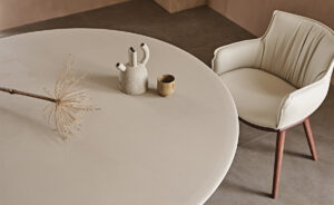 MAXIM Argile Table design haut de gamme en argile naturelle par Cattelan Italia – Disponible chez D-Style Interior.