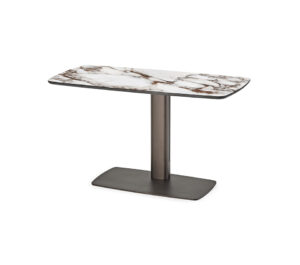 RUN Keramik Bureau design compact avec base en acier gaufré et plateau en céramique Marmi haut de gamme. Disponible chez D-Style Interior.