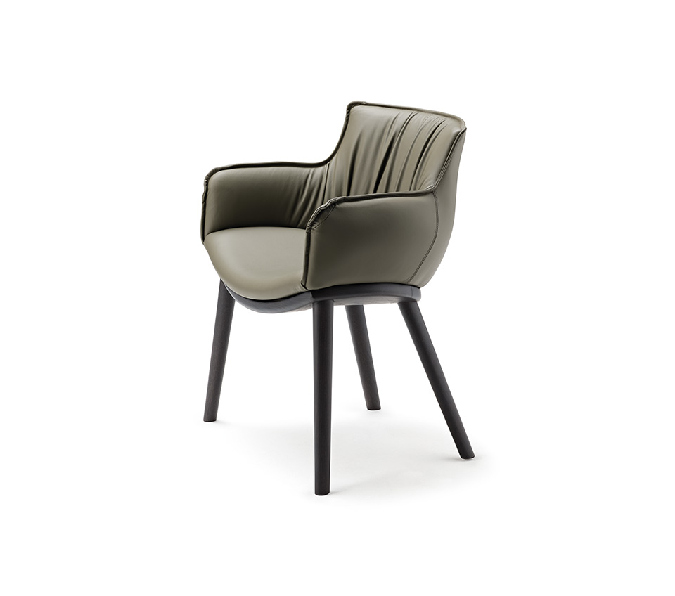 Rhonda Wood Fauteuil de Cattelan Italia : design élégant, structure en frêne massif et assise rembourrée pour un confort absolu. Disponible chez D-Style Interior.