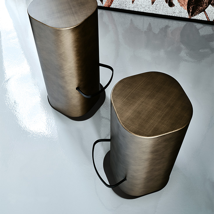 Pancho Tabouret design sculptural en acier brossé, alliant puissance et raffinement contemporain. Disponible chez D-Style Interior.