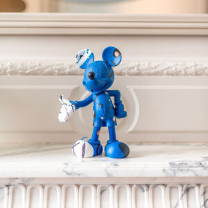 Mickey Cosmic Small, Sculpture design haut de gamme Thomas Dariel, résine colorée, disponible chez D-Style Interior