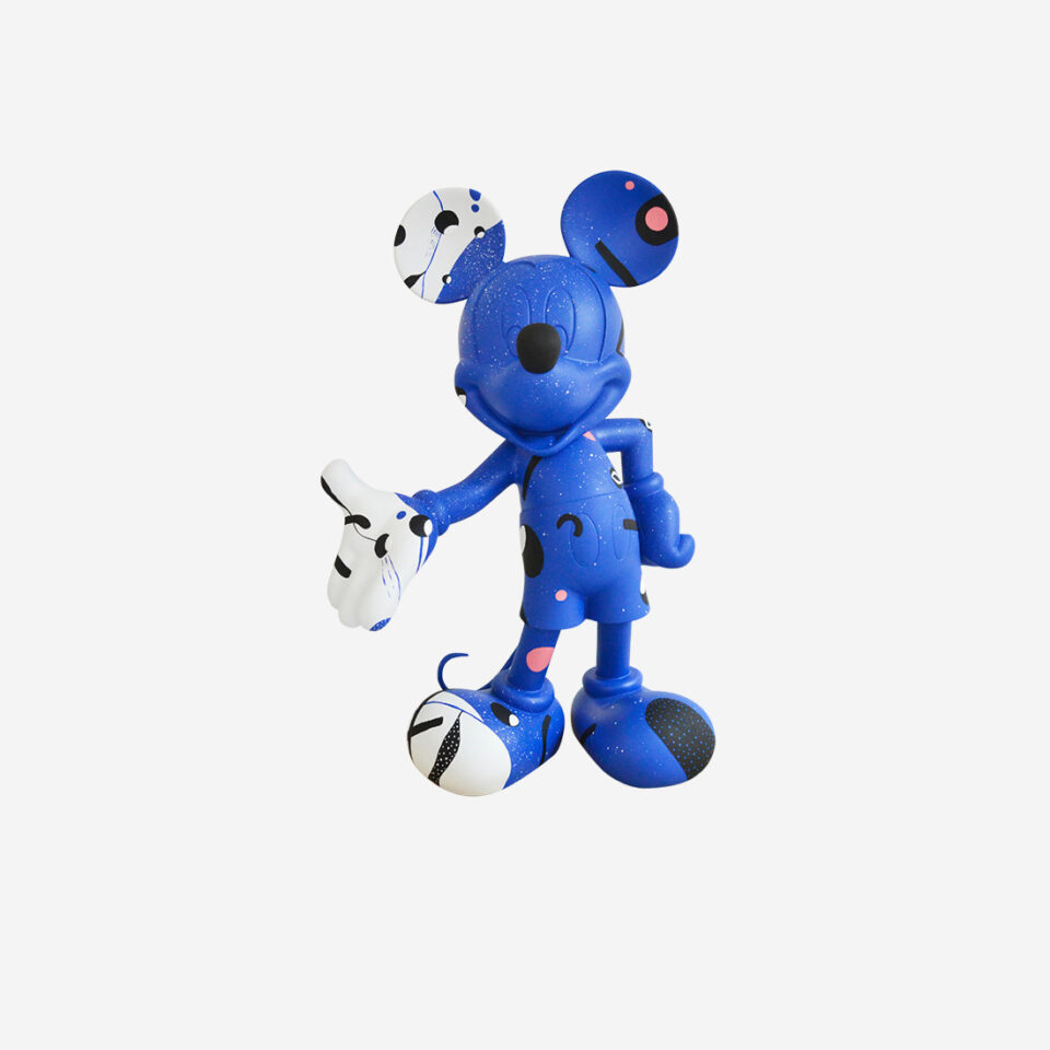 Mickey Cosmic Small, Sculpture design haut de gamme Thomas Dariel, résine colorée, disponible chez D-Style Interior