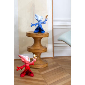 Mickey Fantasia Small, sculpture design haut de gamme par Leblon Delienne, capture la magie et l’imagination de Fantasia. Disponible chez D-Style Interior
