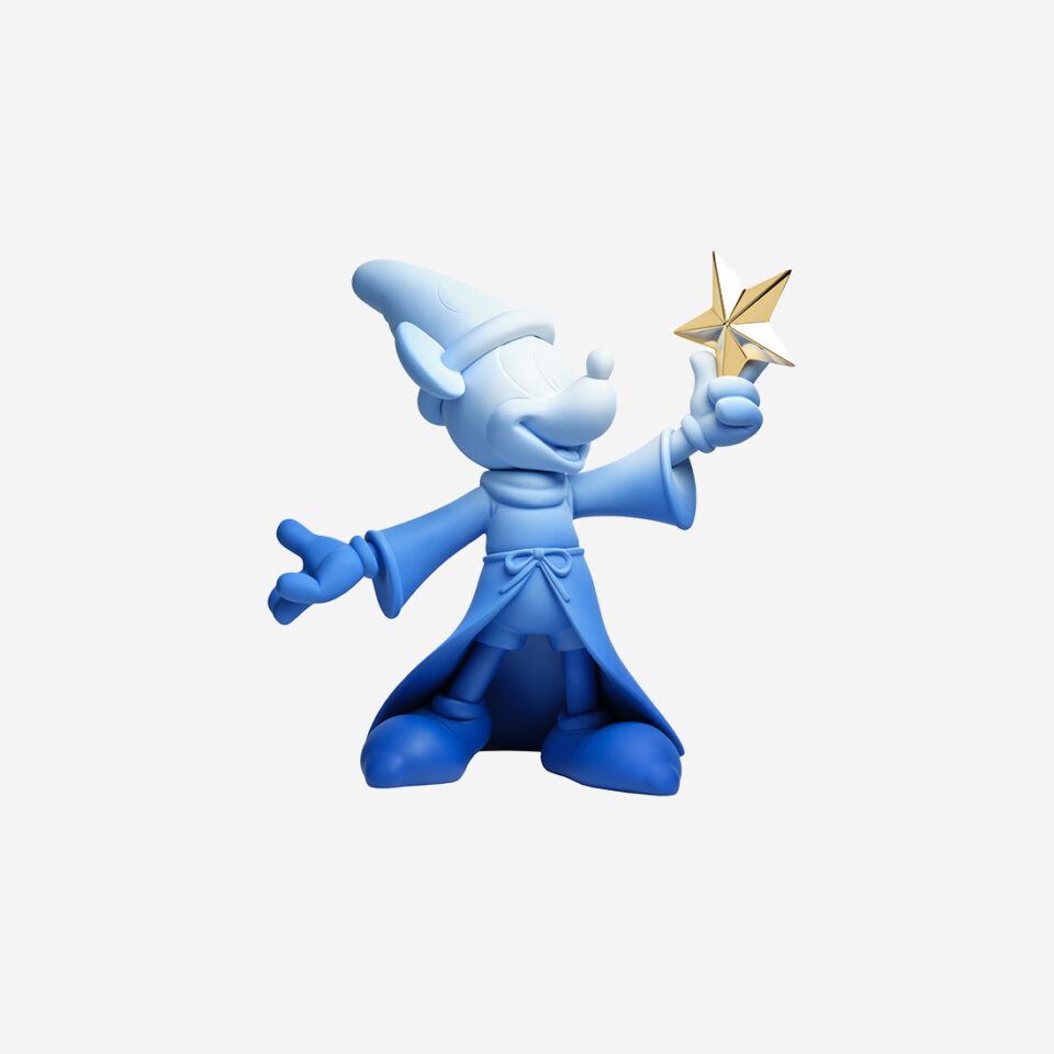 Mickey Fantasia Small, sculpture design haut de gamme par Leblon Delienne, capture la magie et l’imagination de Fantasia. Disponible chez D-Style Interior