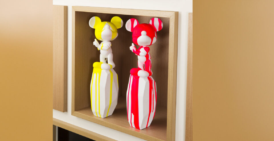 Mickey Flow Medium, sculpture design haut de gamme par Leblon Delienne et Arik Levy, contraste solide et fluide, joyeux et dynamique. Disponible chez D-Style Interior