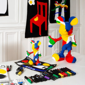 Mickey Kamo Medium, Sculpture design haut de gamme Leblon Delienne, colorée et dynamique, peinture à la main. Disponible chez D-Style Interior