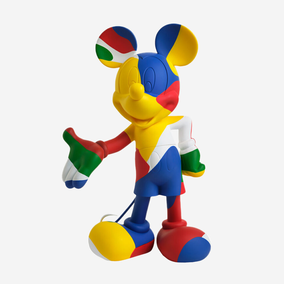 Mickey Kamo Large, Sculpture design haut de gamme Leblon Delienne, colorée et inspirée de la pop culture. Disponible chez D-Style Interior
