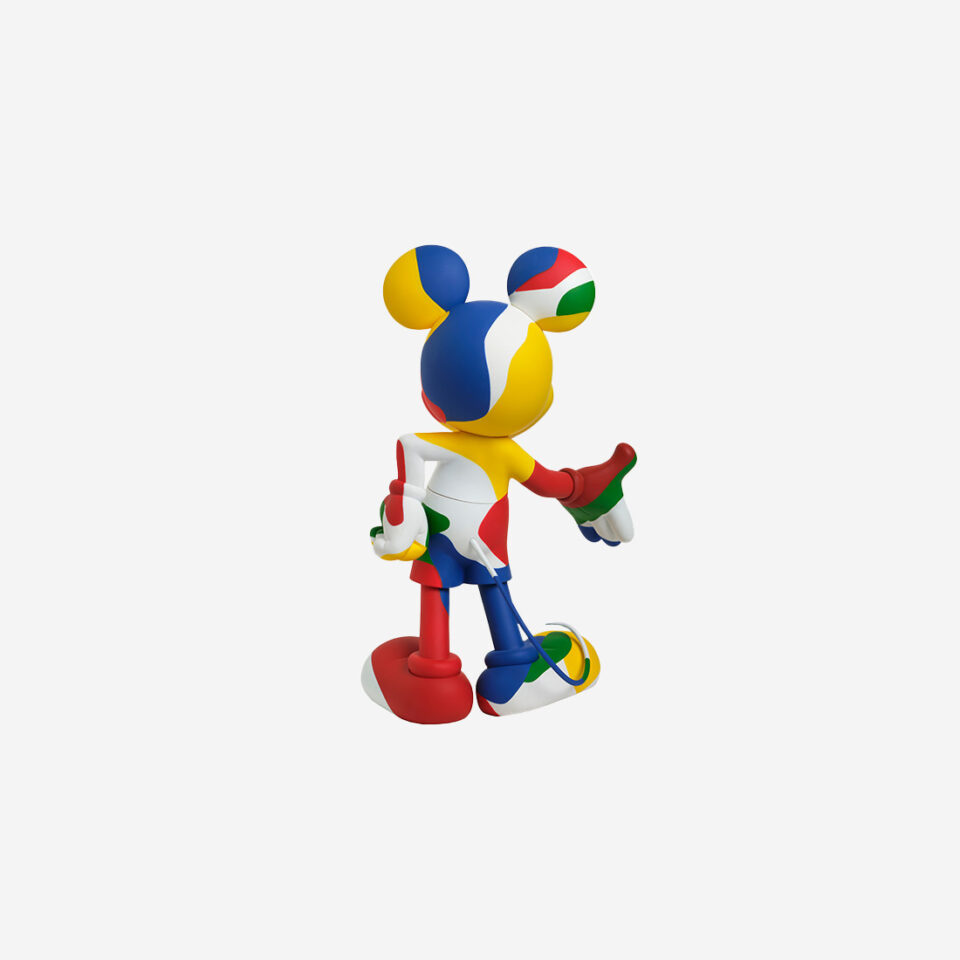 Mickey Kamo Small, Sculpture design haut de gamme Leblon Delienne, pop et iconique, peinture à la main. Disponible chez D-Style Interior.