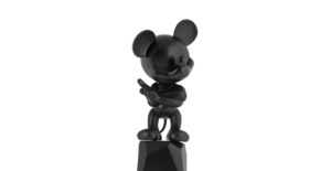 Mickey Rock – Medium, Sculpture design haut de gamme Leblon Delienne, hommage aux 90 ans de Mickey, résine peinte à la main, multi-facettes, disponible chez D-Style Interior