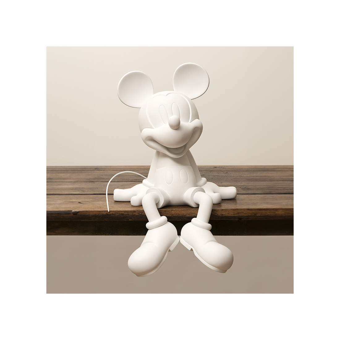 Mickey Take 2 Medium, Sculpture design haut de gamme Leblon Delienne, résine peinte à la main, moderne et élégante, disponible chez D-Style Interior