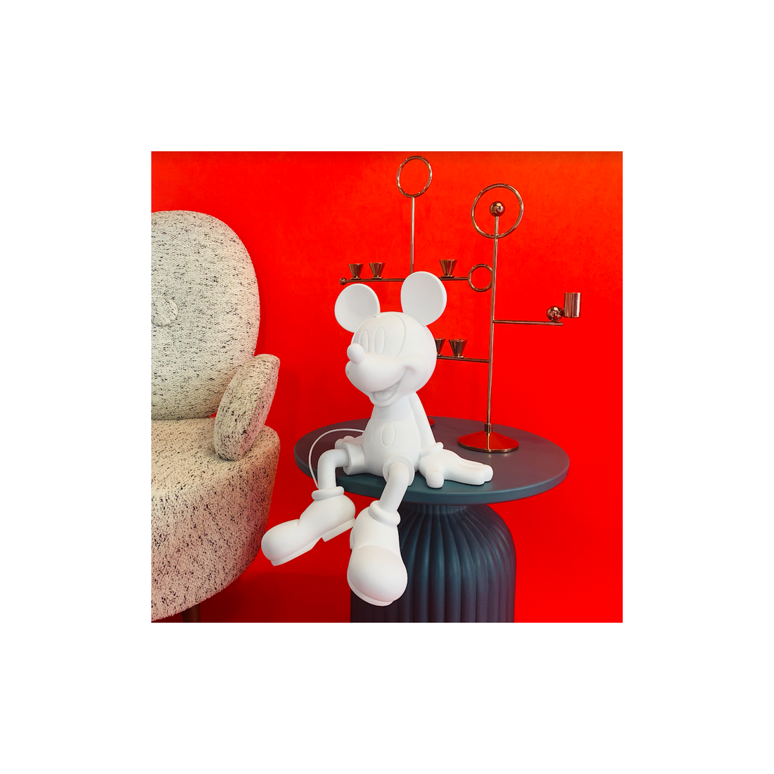 Mickey Take 2 Medium, Sculpture design haut de gamme Leblon Delienne, résine peinte à la main, moderne et élégante, disponible chez D-Style Interior