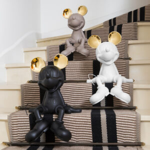 Mickey Take 2 Gold Medium, Sculpture design haut de gamme Leblon Delienne, résine peinte à la main, moderne et élégante, disponible chez D-Style Interior