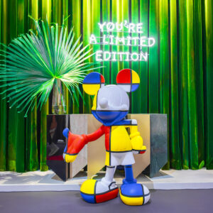 Mickey Welcome Art Collection Large, sculpture design haut de gamme Leblon Delienne, création contemporaine inspirée de Piet Mondrian. Disponible chez D-Style Interior.
