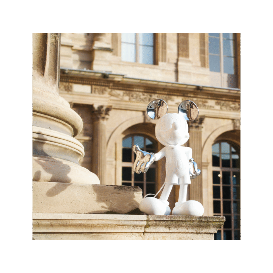 Sculpture design Mickey Welcome Bicolore par Leblon Delienne, figurine 30cm finition mat et chromé, disponible chez D-Style Interior