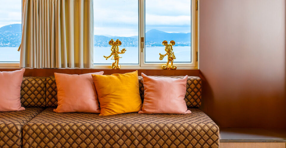 Mickey Welcome Chromé Small – Sculpture design haut de gamme Leblon Delienne disponible chez D-Style Interior