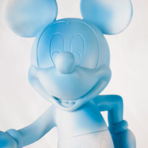 Mickey Welcome Cloud Small, sculpture design Leblon Delienne 30 cm en finition blanche nuageuse. Disponible chez D-Style Interior.
